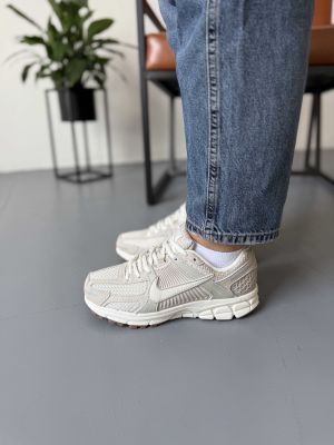 Nike Zoom Vomero 5 Beige v1
