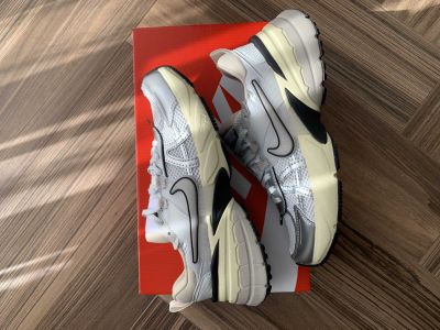 Nike V2K Runtekk Summit White Metallic Silver