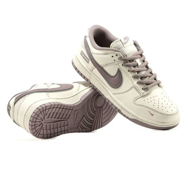 Nike SB Dunk Low x Supreme Beige