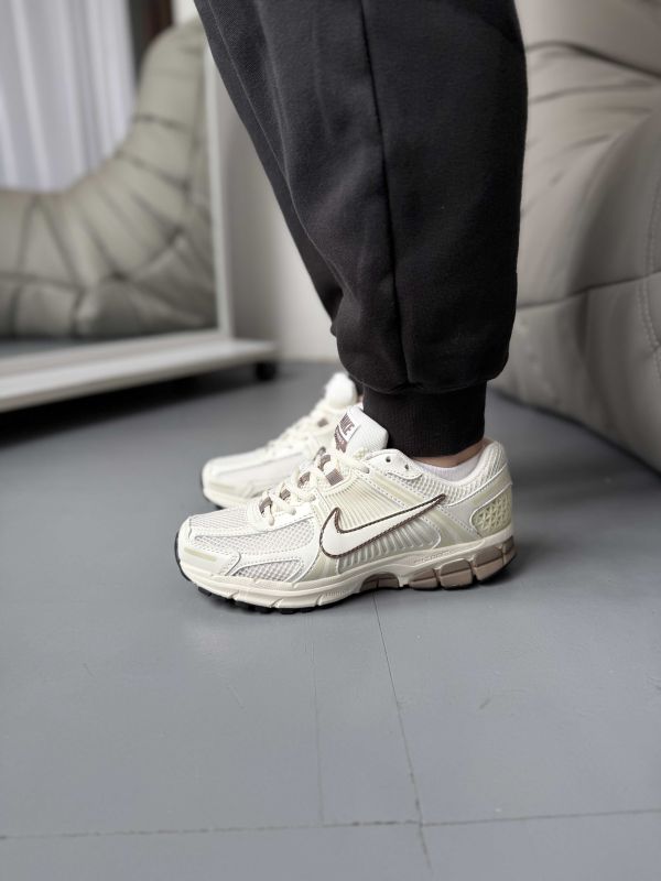 Nike Air Zoom Vomero Roam 5 Sail Mink Brown