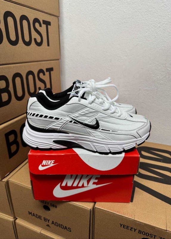 Nike Initiator White Black