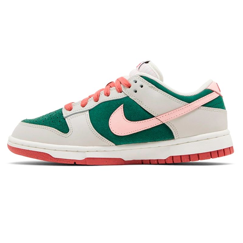 Nike Dunk Low SE All Petals United
